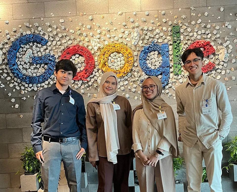 The OtwGoogle team in front of the Google sign at Google Indonesia