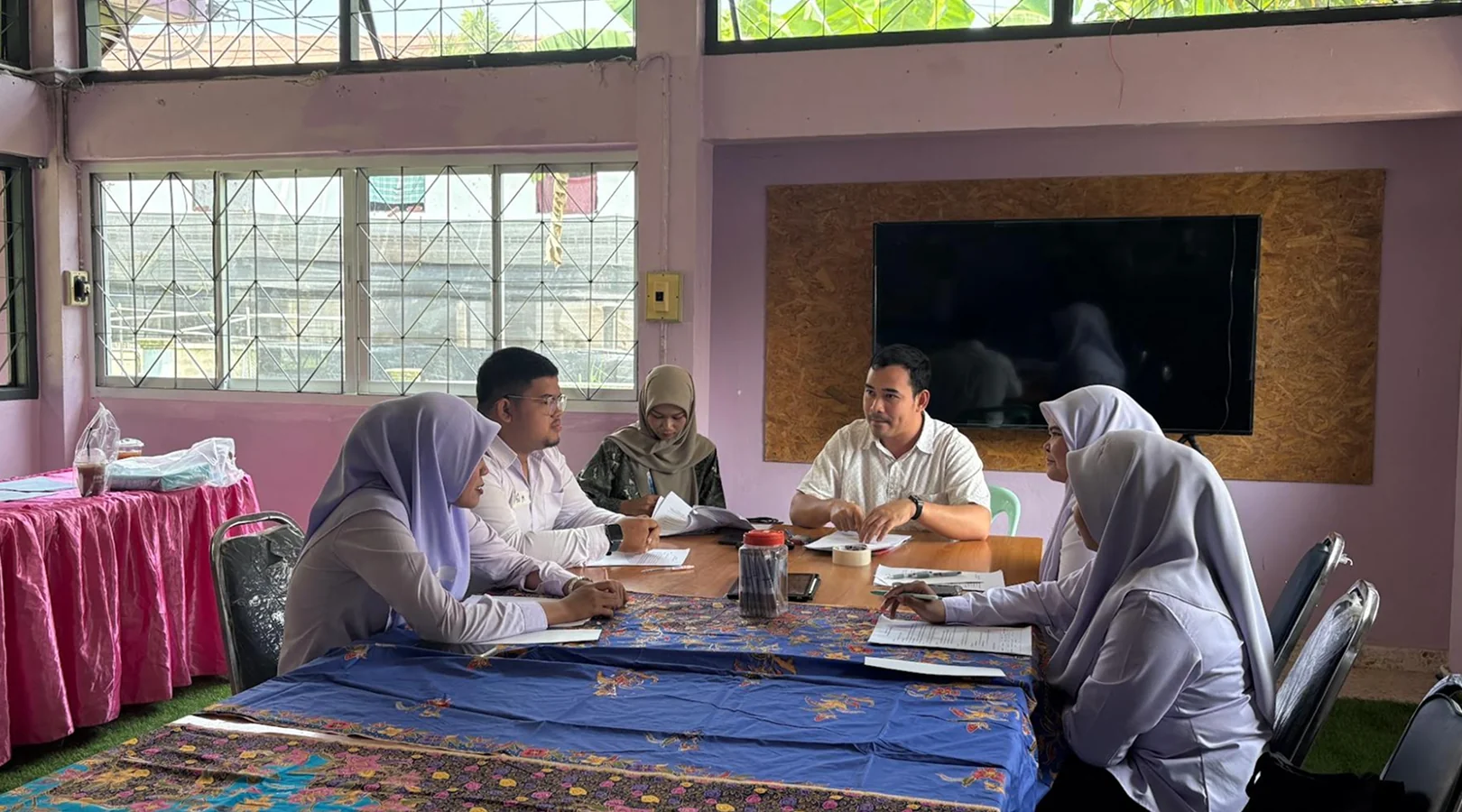 A focus group discussion with youth participants seated around a table at Waeng DLEC