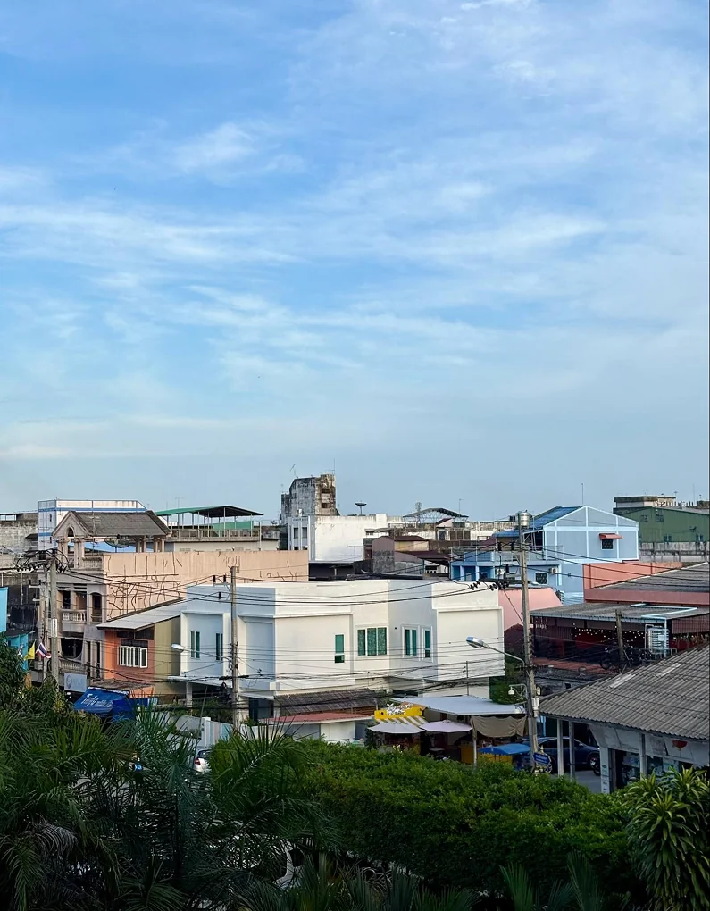 A cityscape of Su-ngai Kolok District under a bright sky